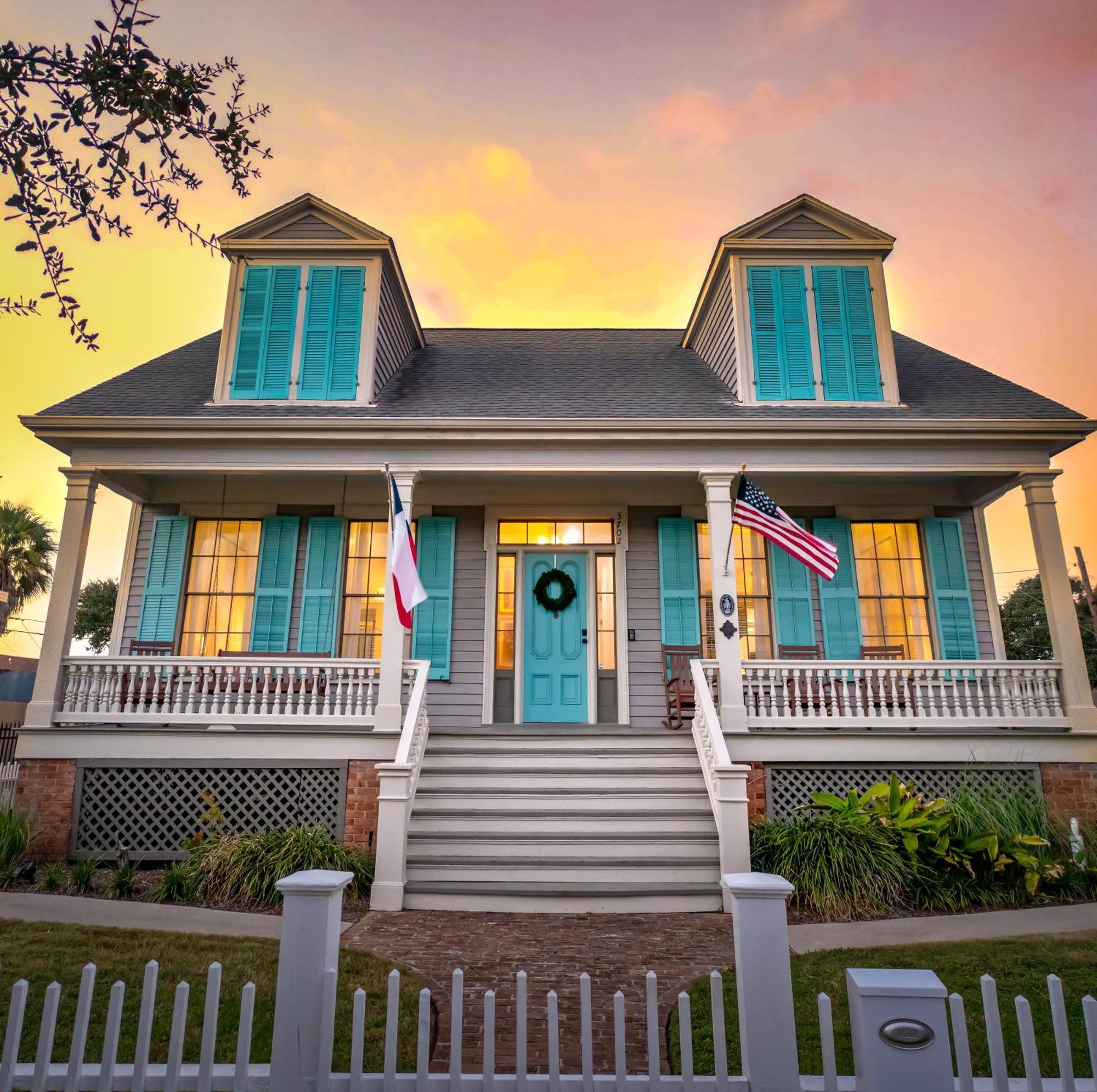 Historic 1871 Coastal Breeze With Heated Pool - Restoring Galveston Villa Exteriör bild