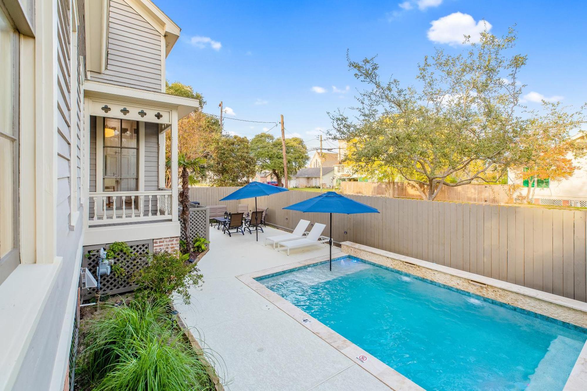 Historic 1871 Coastal Breeze With Heated Pool - Restoring Galveston Villa Exteriör bild