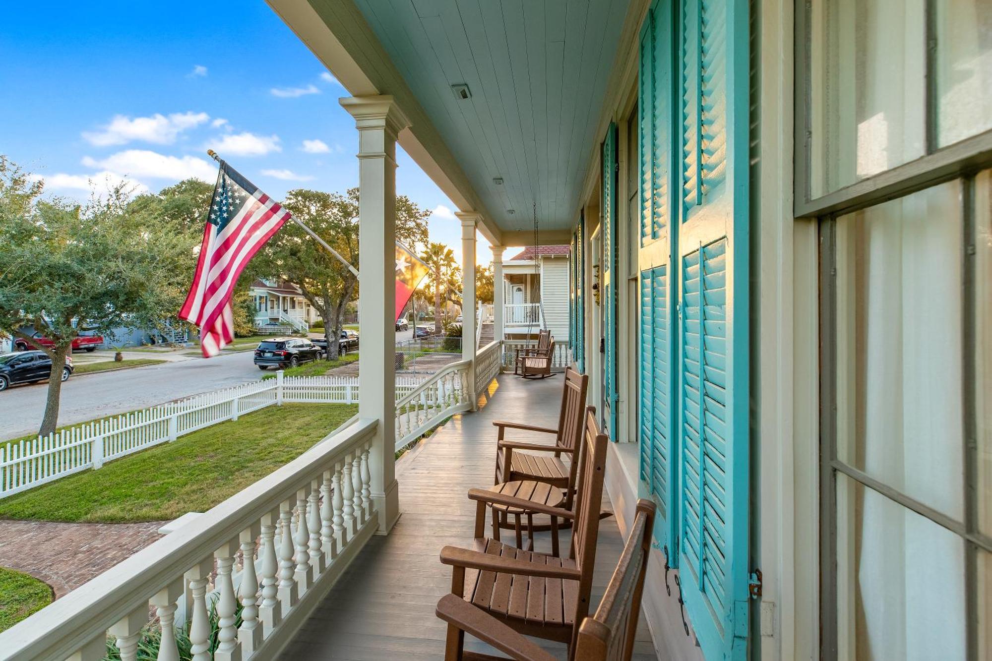 Historic 1871 Coastal Breeze With Heated Pool - Restoring Galveston Villa Exteriör bild